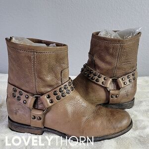 FRYE // ltd ed phillip hammered stud harness short zip taupe grey leather boots